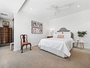 2 slaapkamers, een strijkplank/strijkijzer, wifi, beddengoed