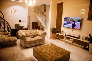 Fernseher, Stereoanlage