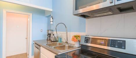 Cookware/dishes/utensils