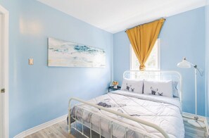 3 bedrooms, WiFi, bed sheets - Cozy Cottage-Walk To Cliffton&Falls/Central Attraction (Niagara Falls)