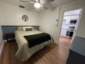 1 habitación, escritorio, tabla de planchar con plancha y wifi gratis
