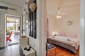 2 bedrooms, iron/ironing board, free WiFi, bed sheets