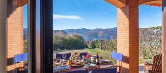 La Luna nel Lago Lake View Garden, Ispra, Italy