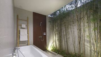 Vila Deluks | Kamar mandi | Perlengkapan mandi gratis, sabun, dan sampo
