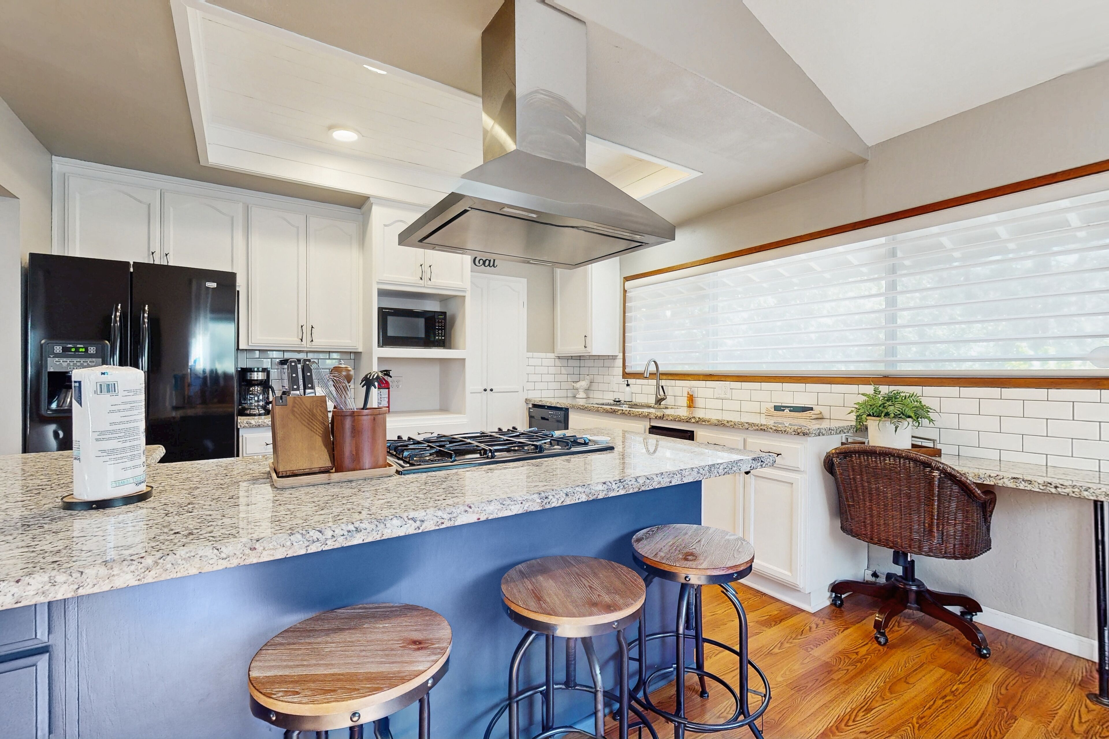 ثلاجة، ميكروويف، فرن، موقد طهي مسطح