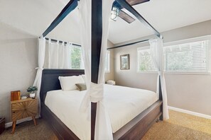 3 bedrooms, WiFi, bed sheets - Quiet home near Bass Lake/Yosemite with private deck (Oakhurst)