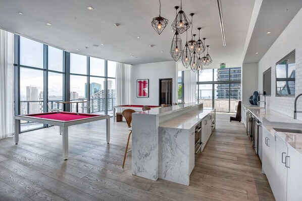 Games room - Excellent Brickell 1BR w/ Pool, Gym & Rooftop, by Blueground (Miami)