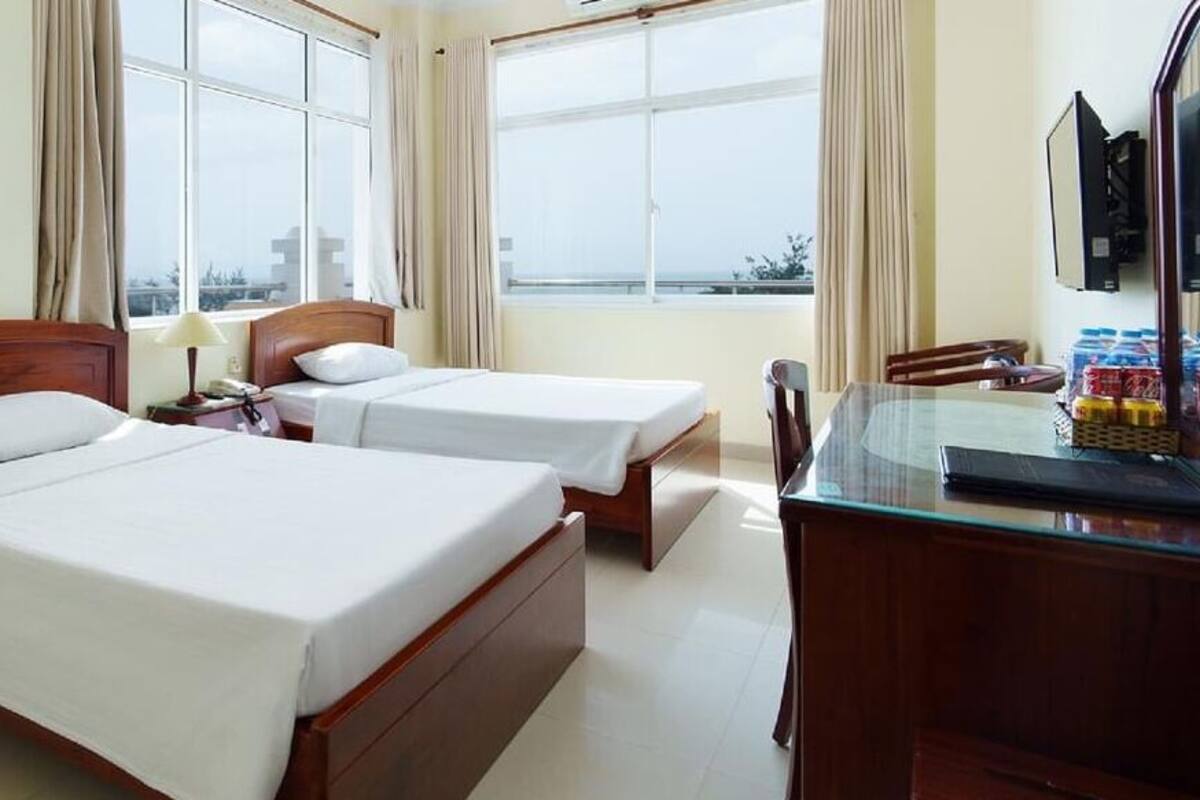 Habitación triple familiar | Minibar, escritorio, wifi gratis y ropa de cama