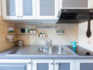 Fridge, cookware/dishes/utensils - Le Belle Arti by Interhome (Rome: Historical City Center)