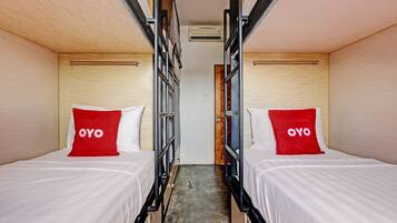 Deluxe Single Room | Free WiFi, bed sheets