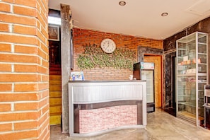 Reception - Hotel O Penak Malioboro Bunk Bed (Yogyakarta)