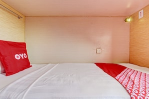Deluxe Single Room | Free WiFi, bed sheets - Hotel O Penak Malioboro Bunk Bed (Yogyakarta)