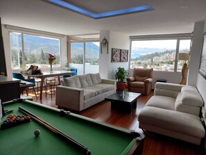 Smart TV, video games - Departamento con Jacuzzi 5 Piso el Condado (Quito)