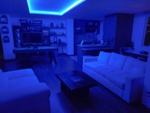 Smart TV, video games - Departamento con Jacuzzi 5 Piso el Condado (Quito)