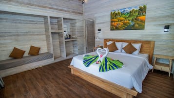 1 habitación, escritorio y ropa de cama