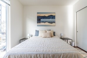 1 Schlafzimmer, Schreibtisch, Bügeleisen/Bügelbrett, Reisekinderbett