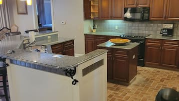 Micro-ondas, fogão, cooktop, lava-louças