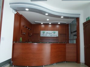 Quầy tiếp tân
