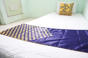 Basic Single Room | Free WiFi, bed sheets - SPOT ON 93611 Kost Pak Suyatno Syariah 2 (Ponorogo)