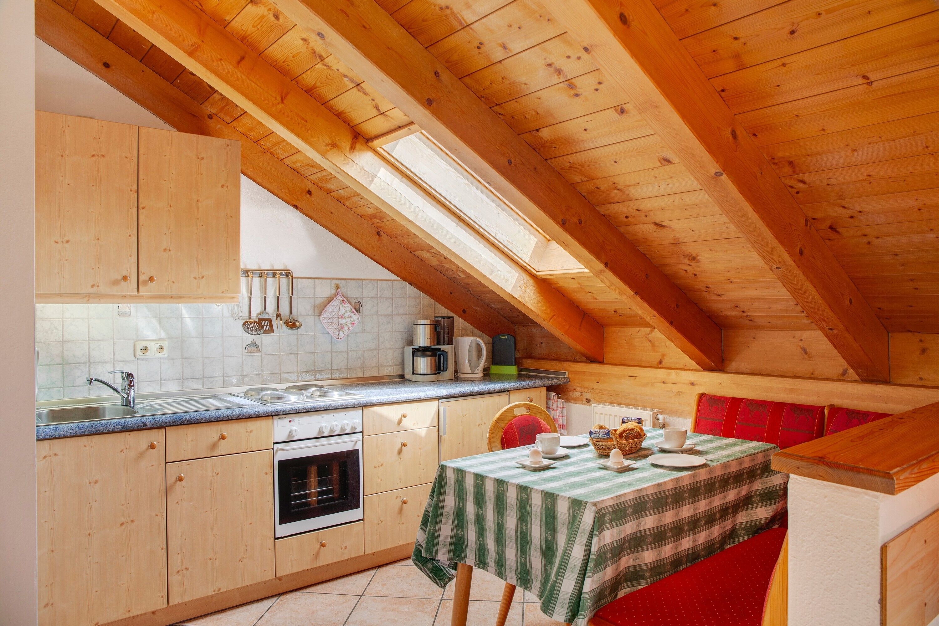 Frigorifero, forno, piano cottura, macchina per tè/caffè