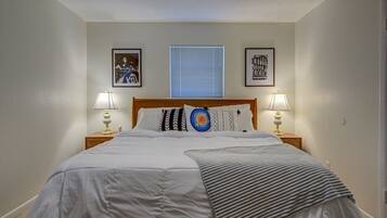 3 bedrooms, desk, iron/ironing board, free WiFi