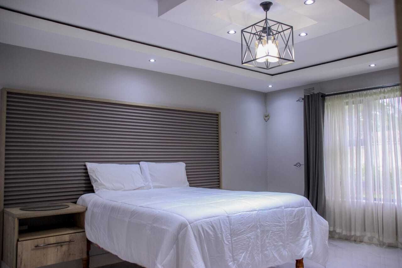 3 habitaciones, tabla de planchar con plancha, wifi y ropa de cama 