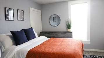 2 makuuhuonetta, silitysrauta/-lauta, ilmainen Wi-Fi, vuodevaatteet