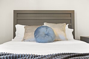 4 Schlafzimmer, Schreibtisch, Bügeleisen/Bügelbrett, WLAN