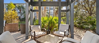 Modern 2-Bed/2-Bath Tampa Apartment: Comfort Meets Convenience