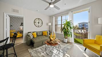 Een smart-tv en een kantoor