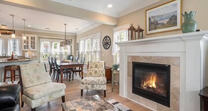 🌊 Lake Effect – Channel Views • Pool • Deck • Steps to Beach & Downtown ➠ 27