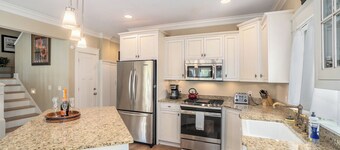 🌊 Lake Effect – Channel Views • Pool • Deck • Steps to Beach & Downtown ➠ 27