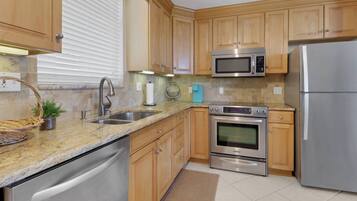 Fridge, microwave, stovetop, dishwasher