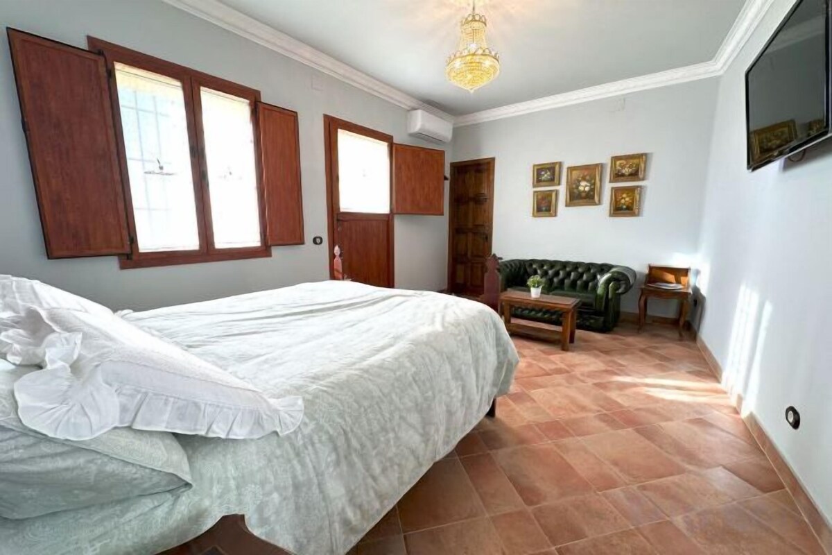 Egyptian cotton sheets, premium bedding, down comforters, desk