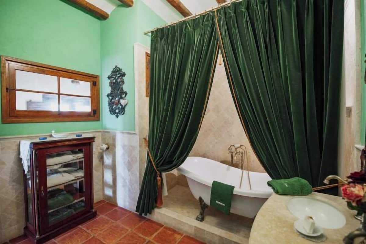 Bathroom | Hair dryer, towels, soap, shampoo