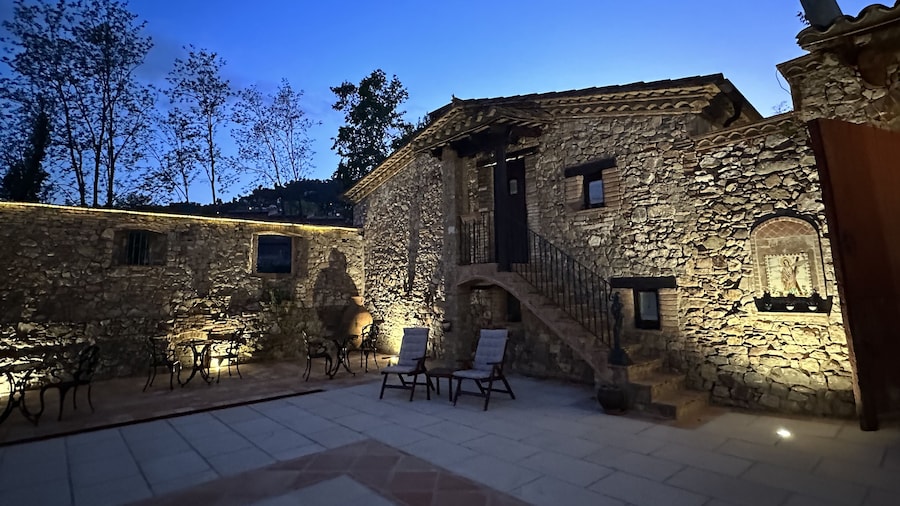 Masia Can Viver - Olive oil tourism B&B