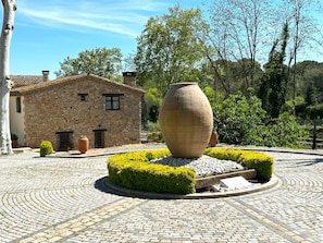 Property grounds - Masia Can Viver - Olive oil tourism B&B (Bigues I Riells)