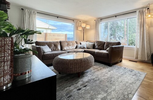 Comfortable family retreat with fireplace, views and game room. 