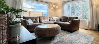 Comfortable family retreat with fireplace, views and game room. 