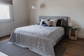 3 slaapkamers, een strijkplank/strijkijzer, reisbedje, gratis wifi