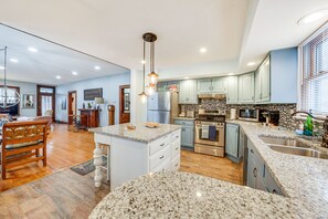 Fridge, microwave, dishwasher, coffee/tea maker - DePue Vacation Rental < 1 Mi to the Lake! (DePue)
