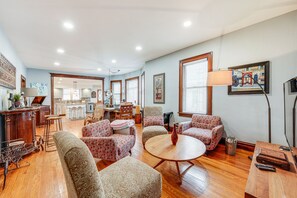 Living area - DePue Vacation Rental < 1 Mi to the Lake! (DePue)