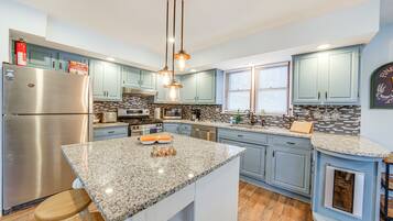 Fridge, microwave, dishwasher, coffee/tea maker