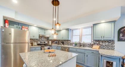 DePue Vacation Rental < 1 Mi to the Lake!