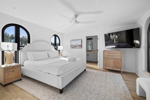 2 bedrooms, desk, iron/ironing board, WiFi