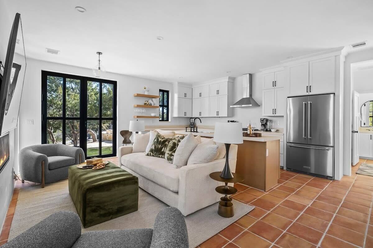 TV, fireplace, offices