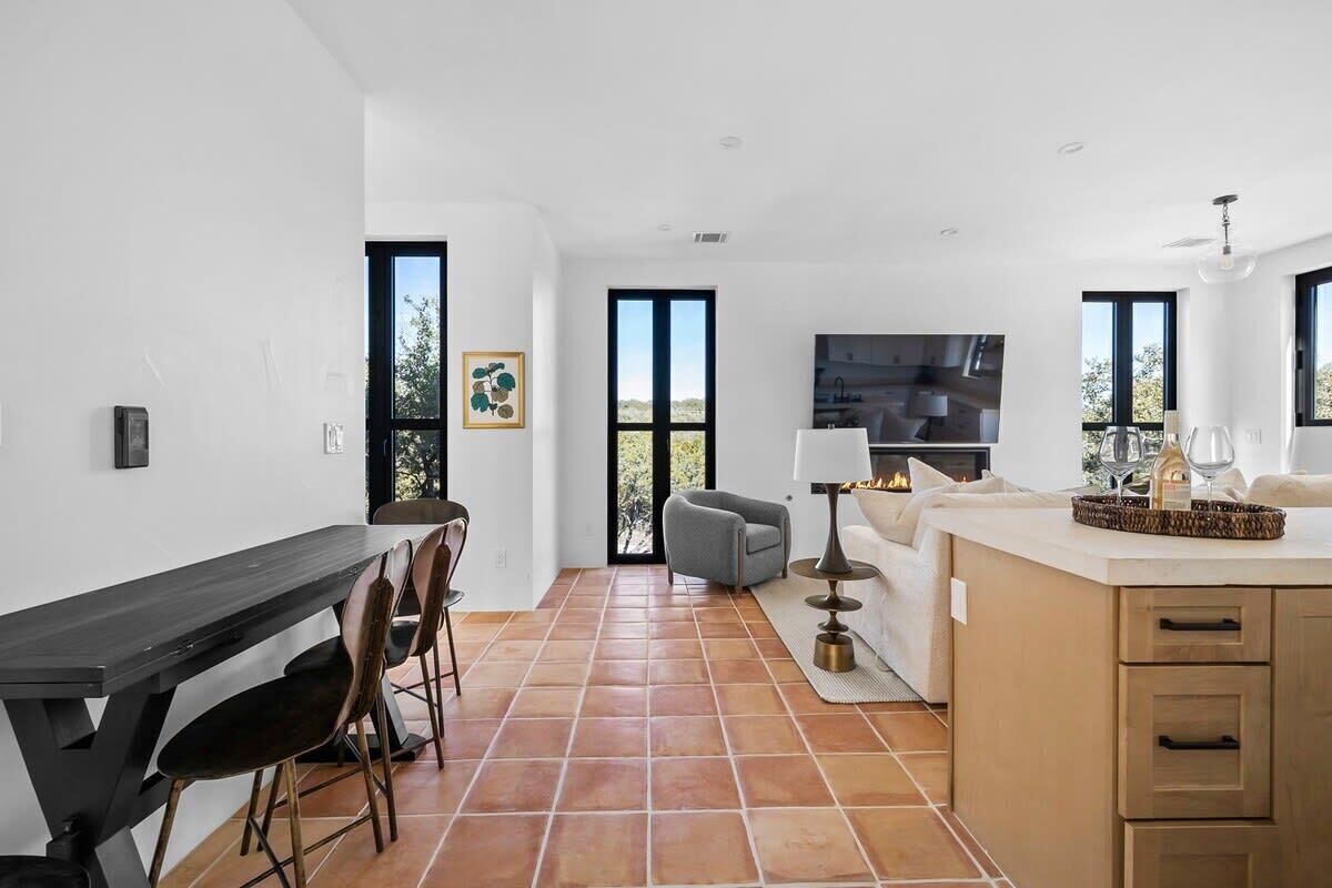 TV, fireplace, offices