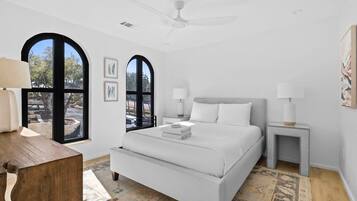 2 bedrooms, desk, iron/ironing board, WiFi