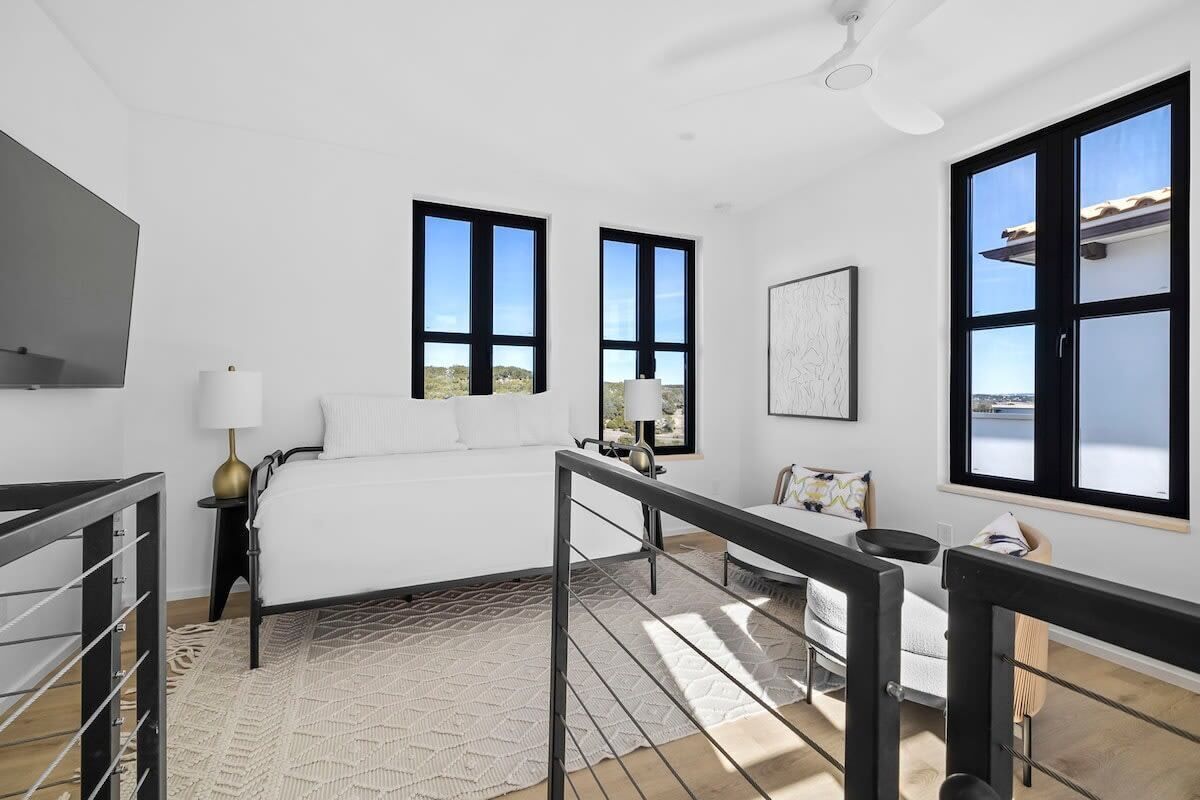 2 habitaciones, escritorio, tabla de planchar con plancha y wifi 