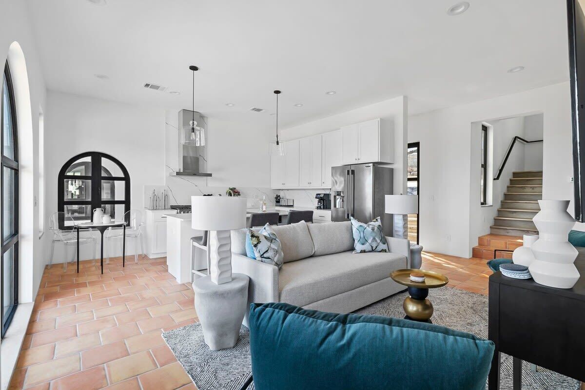 Fernseher, Kamin, Arbeitsbereiche